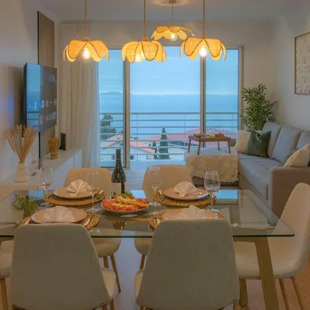 Cm Golden View Apartment *